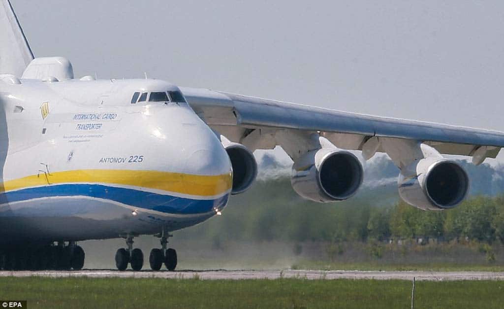 Antonov An-225 Mriya é o maior avião de carga do mundo