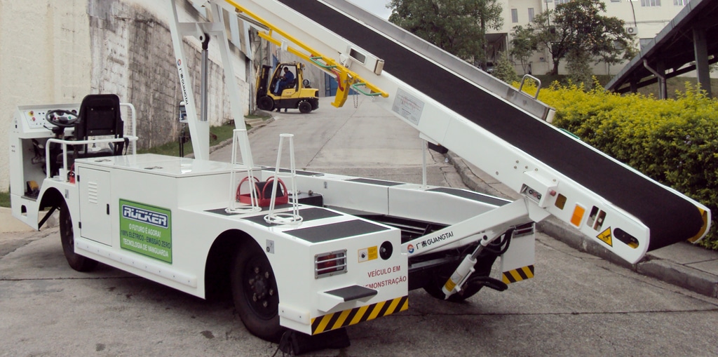 Empresas de ground handling testam esteira elétrica de bagagem da Rucker