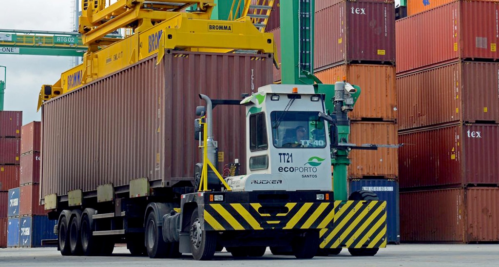 Rucker fornece tratores terminal para o Ecoporto de Santos